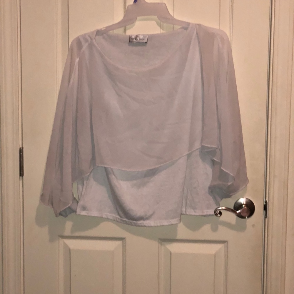 Junior’s white top